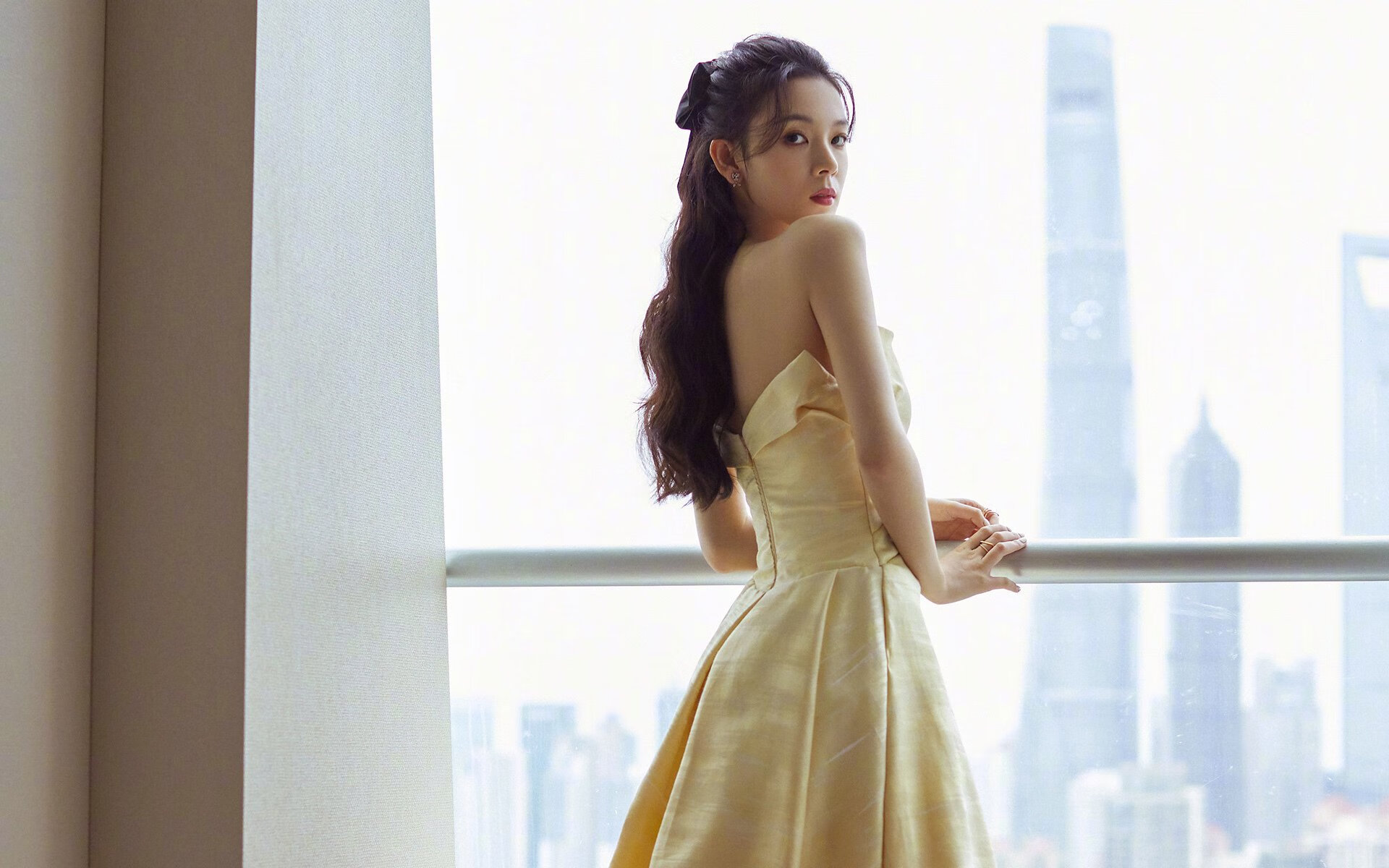 传奇巨星的幕后故事：他们的荣耀背后有何秘密？，荣耀传奇女主