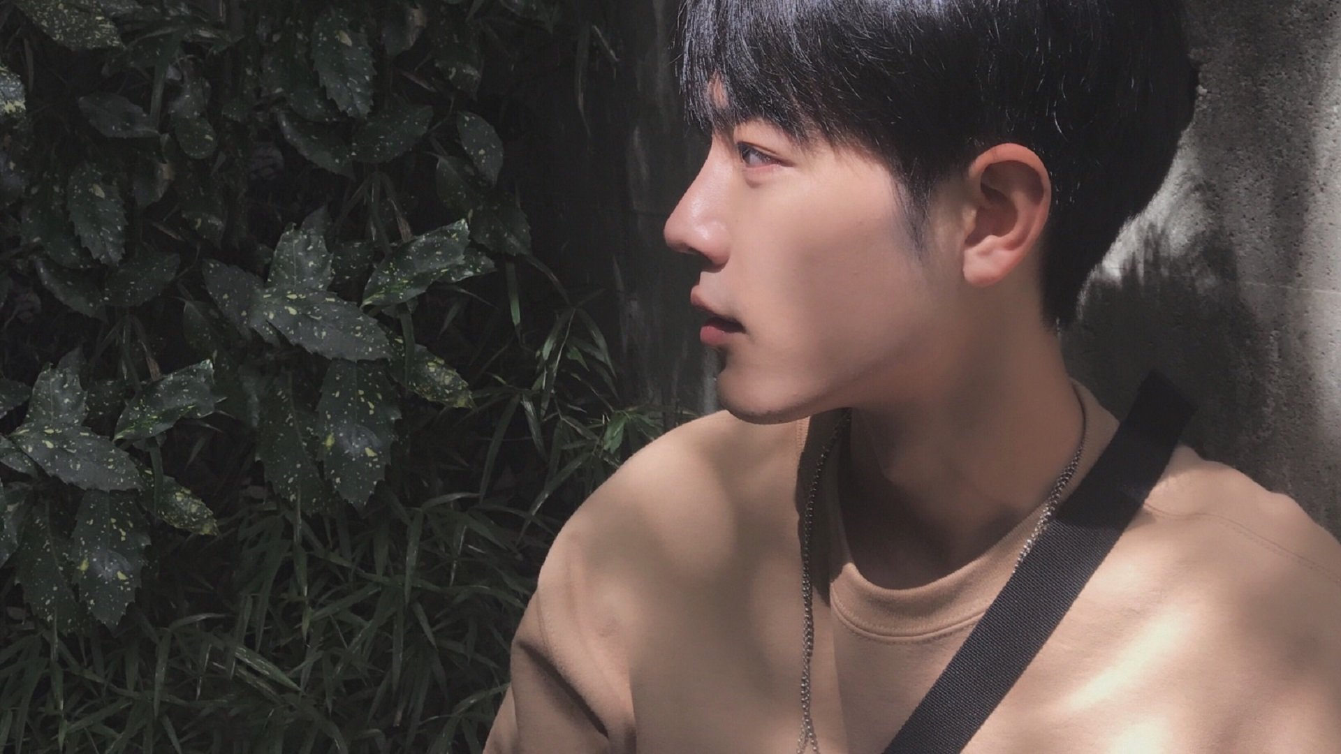 重庆斯威在主场击败大连一方，全取三分，重庆斯威主场位置