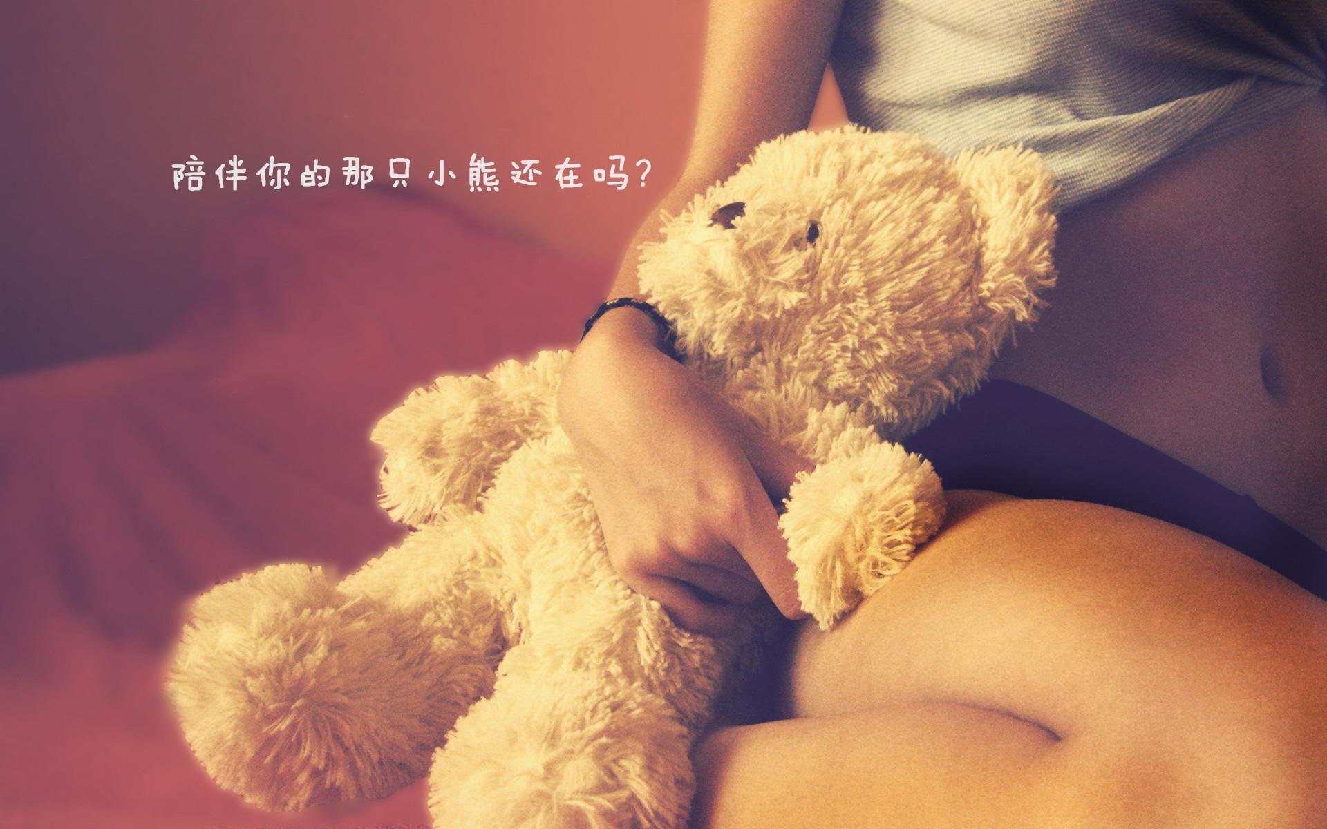 C罗赛后送球鞋给场边小球迷,c罗送队友手表