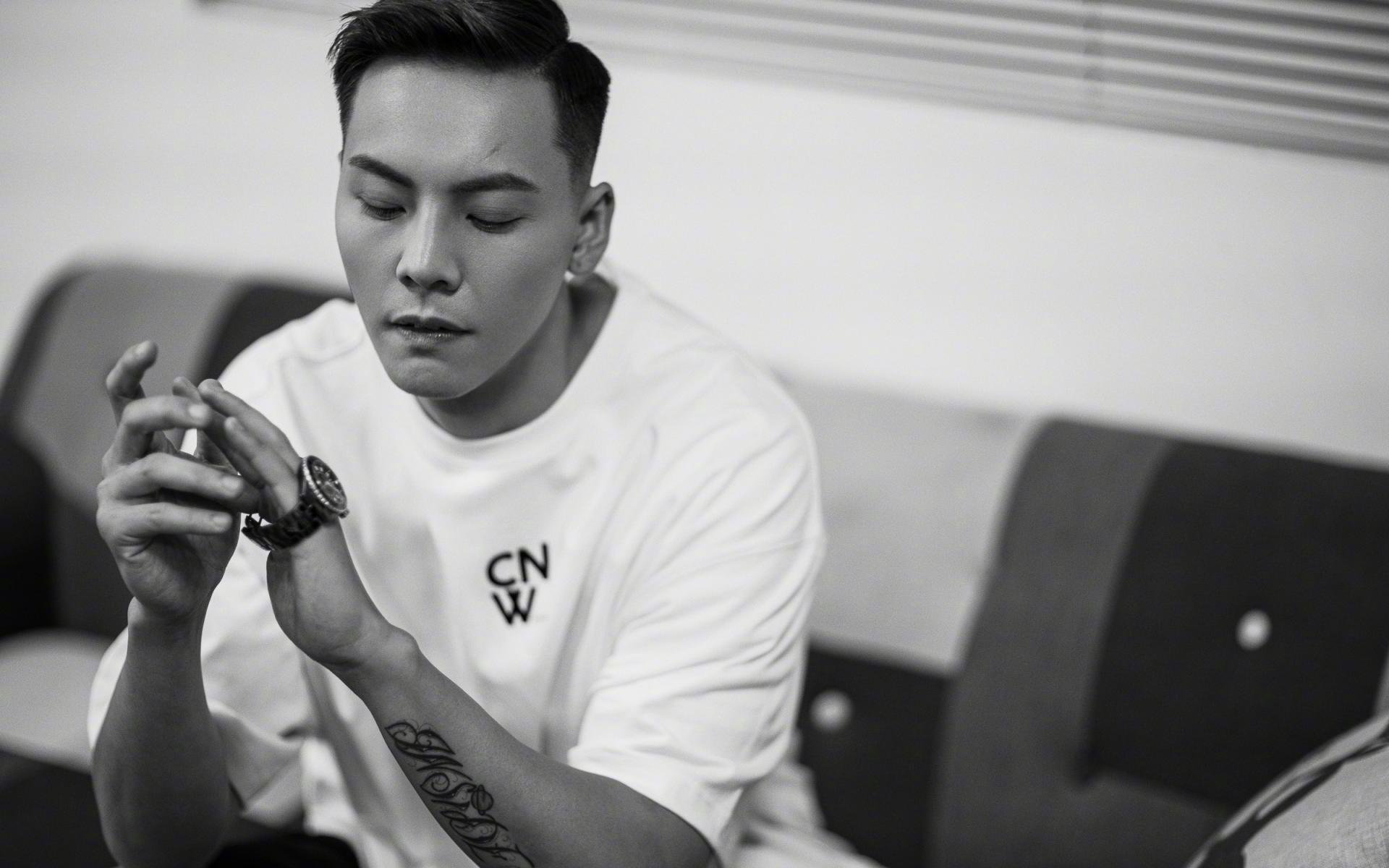 王楚钦反手狂攻展现统治力,王楚钦正手