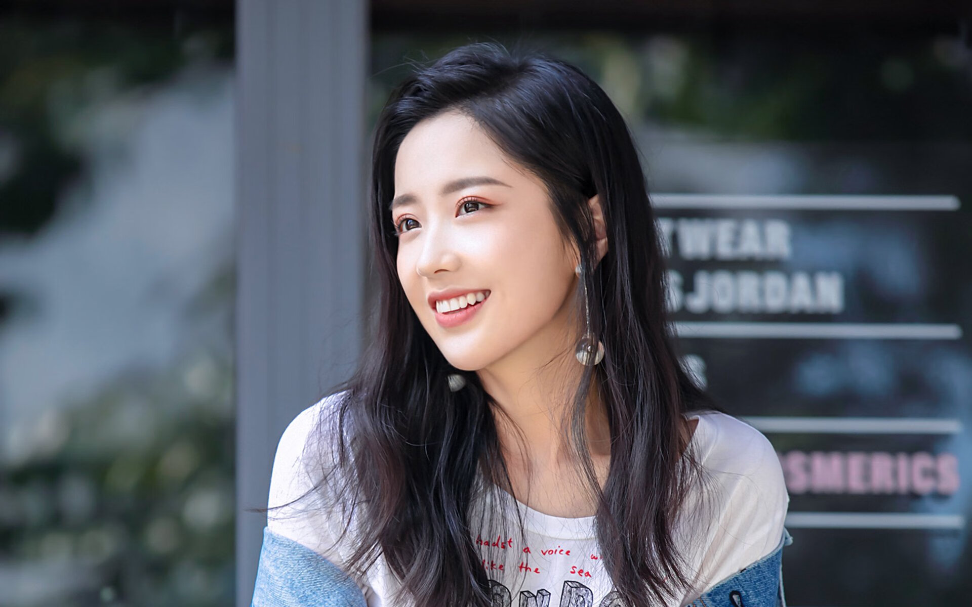 王楚钦反手狂攻展现统治力,王楚钦正手